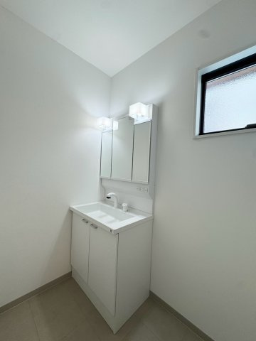－フタバホームー戸畑区中原西3丁目　【戸畑区　新築戸建て】の独立洗面台|Houseteeの洗面化粧台　HVシリーズ♪　【戸畑区　新築戸建て】
