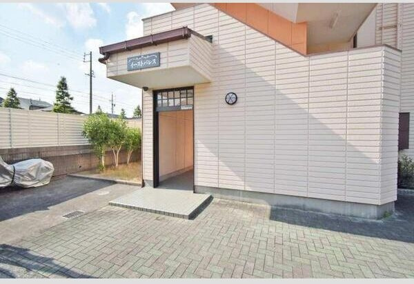 イーストパレスのエントランス