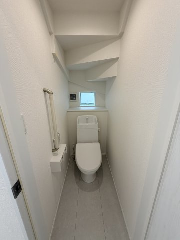 新築　高崎市石原町　家具・エアコン付きのトイレ|ゆったりとした空間のトイレです