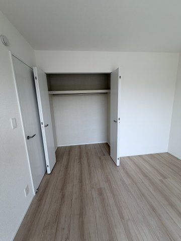 新築　高崎市石原町　家具・エアコン付きの洋室|使い勝手のいい洋室です
