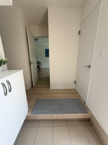 新築　高崎市石原町　家具・エアコン付きの玄関|収納もある玄関です