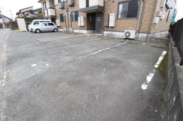 ルミエール南花畑の駐車場|駐車場完備です