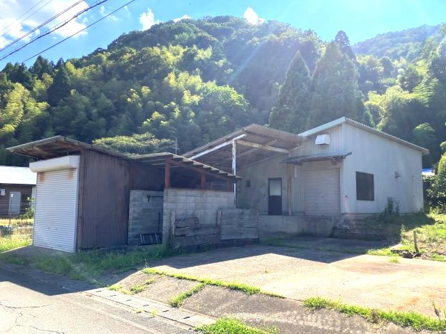 城崎町上山　倉庫の外観