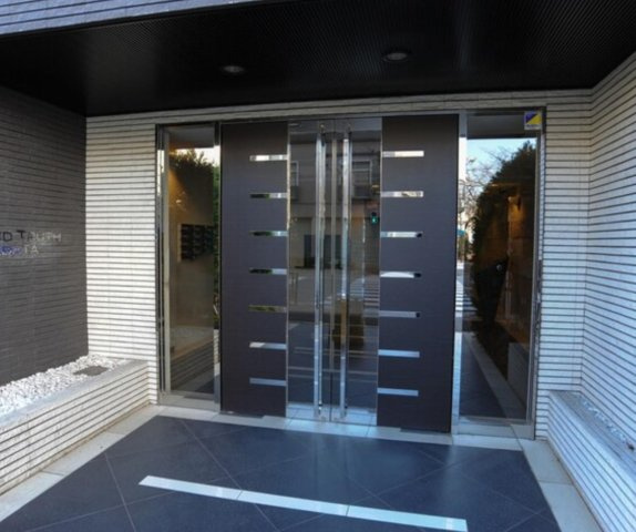 グラントゥルース田端のエントランス