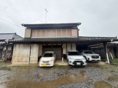 【駐車場】 | 稲敷市江戸崎甲　ビニールハウス付き庭　5LDK