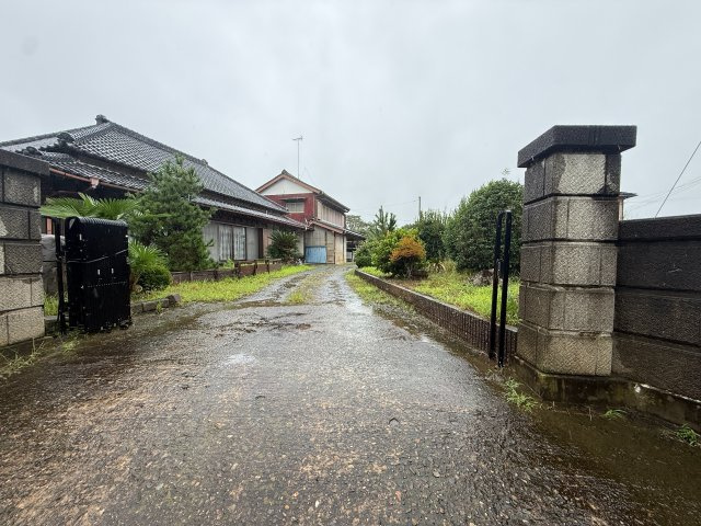 【外観】 | 稲敷市江戸崎甲　ビニールハウス付き庭　5LDK