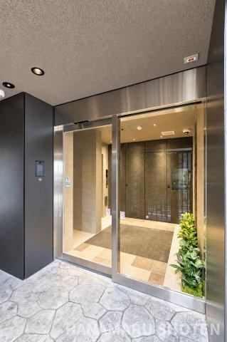 Mader Zeroのエントランス|物件、駅でお待ち合わせでのご案内歓迎！