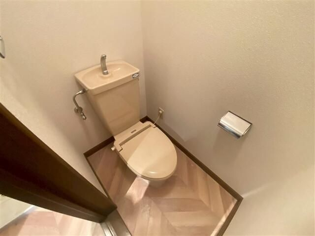 コーポ・アルチェのトイレ|落ち着いたトイレです