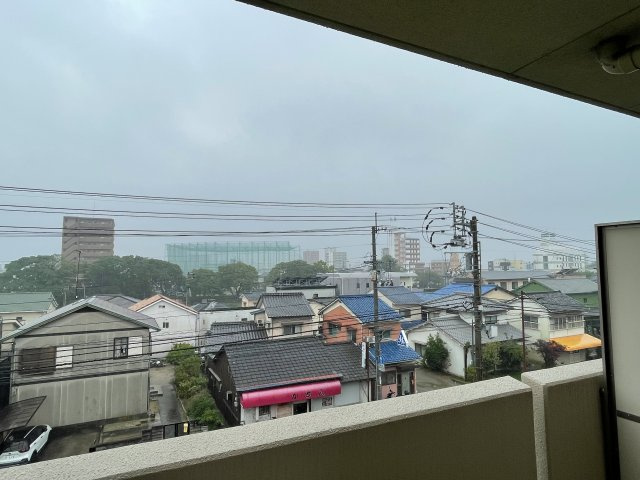アルファライフ城東築山の展望|最上階からの抜けた眺望は、このお部屋に住む方だけが味わえる開放感と満足感を与えてくれます。