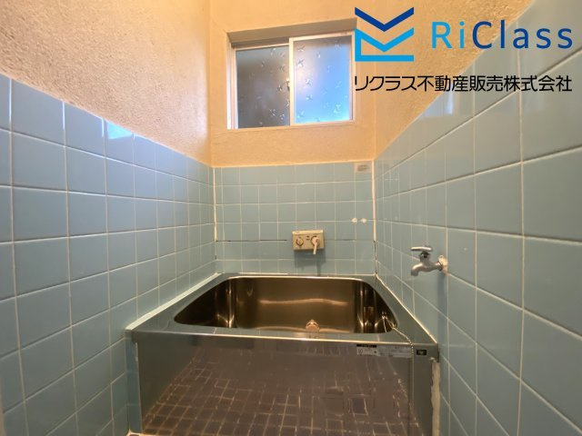 オーナーチェンジ物件　神戸市北区鈴蘭台南町１丁目5の浴室|窓もあります