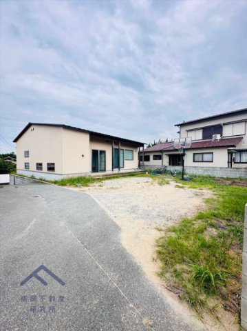 糟屋郡新宮町大字湊　戸建ての庭|並列3台駐車可能な南庭兼駐車場
