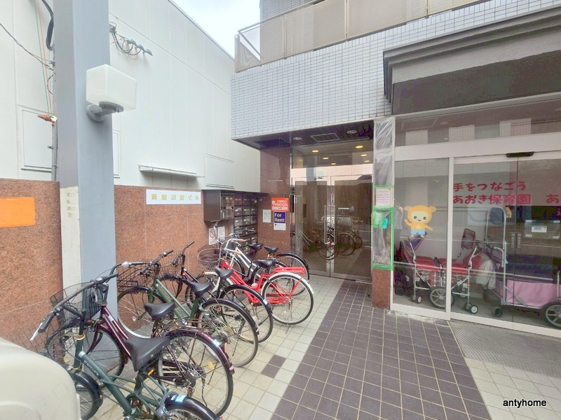 淡路駅前ビル　仲介手数料無料のエントランス