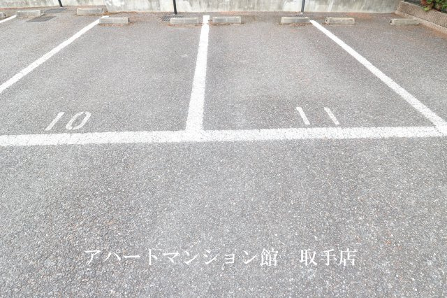 レオパレスゴールドⅡの駐車場|画像6