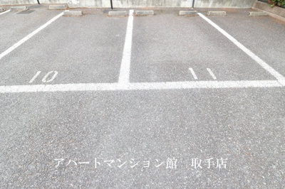 【駐車場】 | レオパレスゴールドⅡ | 画像6