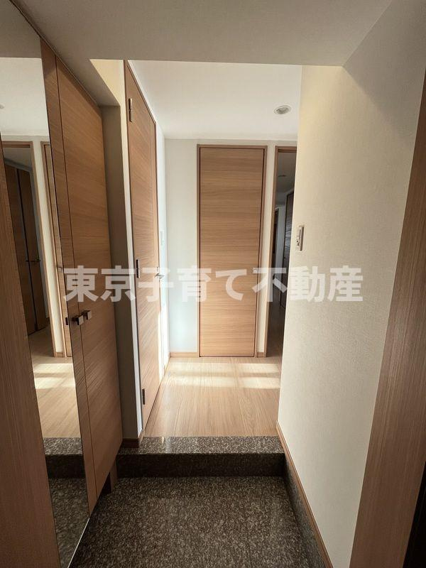 日神パレステージ巣鴨の玄関