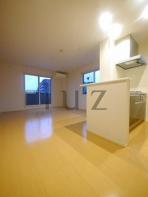 スカイヴィラージュの居間・リビング|きれいなフローリングのお部屋です！