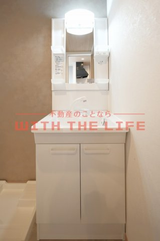 フィーリックス御井町【キャッシュバック対象物件】の独立洗面台|独立洗面台、小物を置くことができて便利です