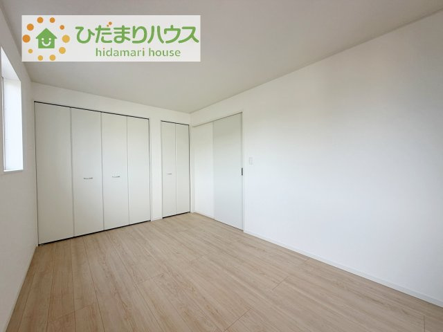 【寝室】 | 阿見町上長第1　新築戸建 | 大きなベッドを置いても余裕の広さの主寝室♪