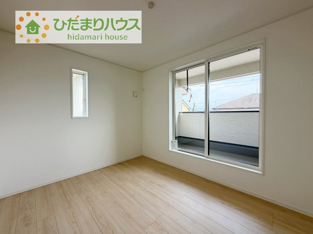 【洋室】 | 阿見町上長第1　新築戸建 | バルコニーに面している居室なので、自然と光が差し込みます♪