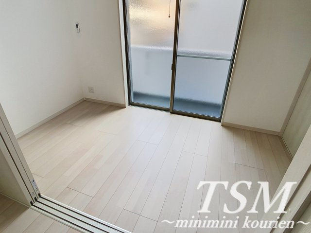 グラン寝屋川の洋室