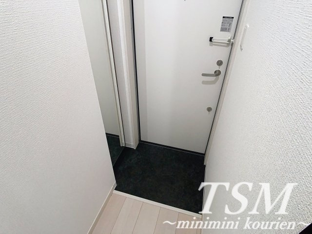 グラン寝屋川の玄関