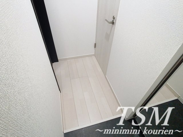 グラン寝屋川の玄関