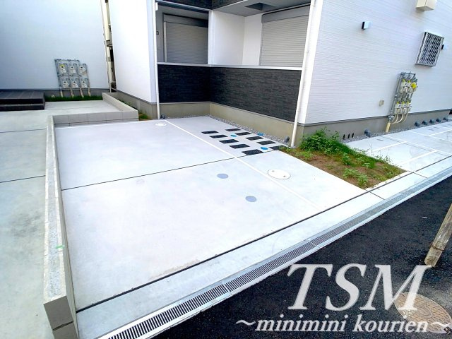 グラン寝屋川の駐車場
