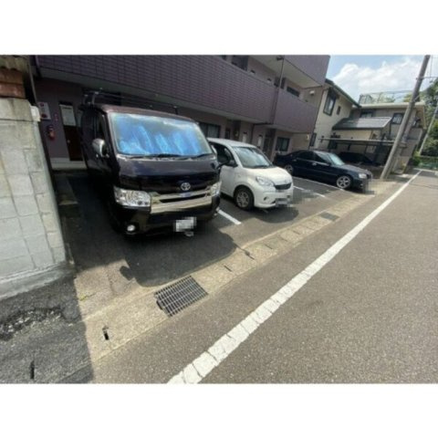 Limpia MAKIの駐車場