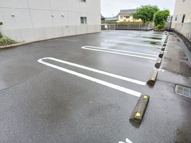 ブリーズコート城北の駐車場