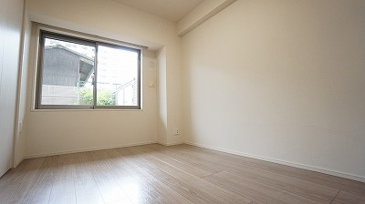 パレステージ西新井大師西の洋室|落ち着いた色調の洋室です