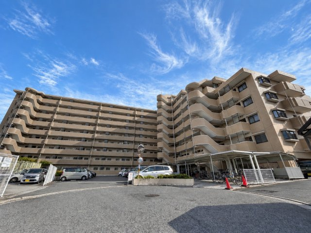 エメラルドマンション中山南壱番館の間取り|LDKを中心に、洋室と和室を配置した使い勝手の良い3LDKの間取り。LDKと和室が隣接しているため、