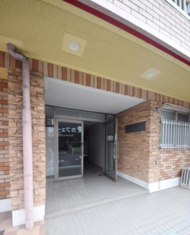 足立区竹の塚３丁目の賃貸マンションのエントランス