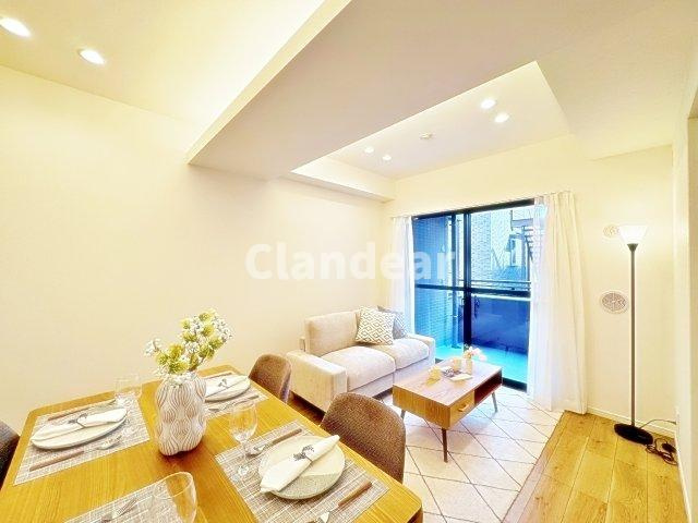 レクセルマンション錦糸町の居間・リビング|ドキドキの新生活も、安心してスタート。ぴったりの住まいを見つけませんか？クランディアが一緒に住まい選びをサポートします‼　まずは、お気軽にお問合せください　＃クランディア