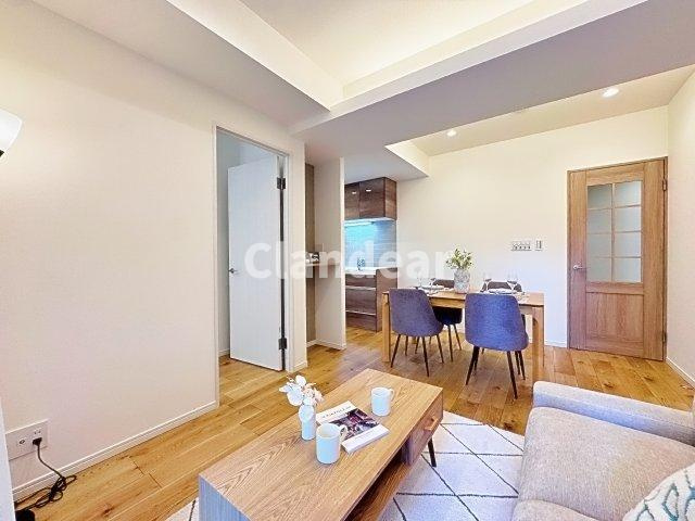 レクセルマンション錦糸町の居間・リビング|ドキドキの新生活も、安心してスタート。ぴったりの住まいを見つけませんか？クランディアが一緒に住まい選びをサポートします‼　まずは、お気軽にお問合せください　＃クランディア