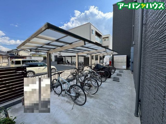 コモンドーレの駐車場
