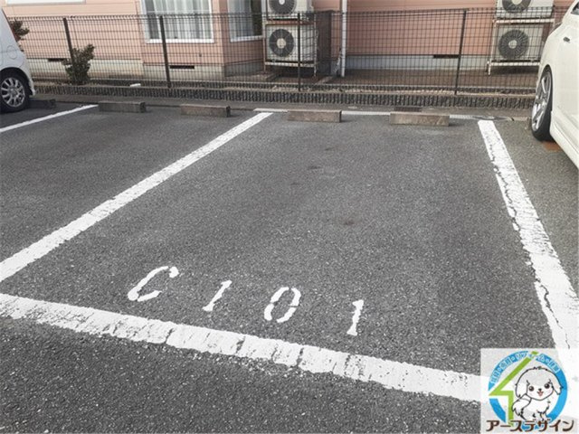 メイプル参番館の駐車場