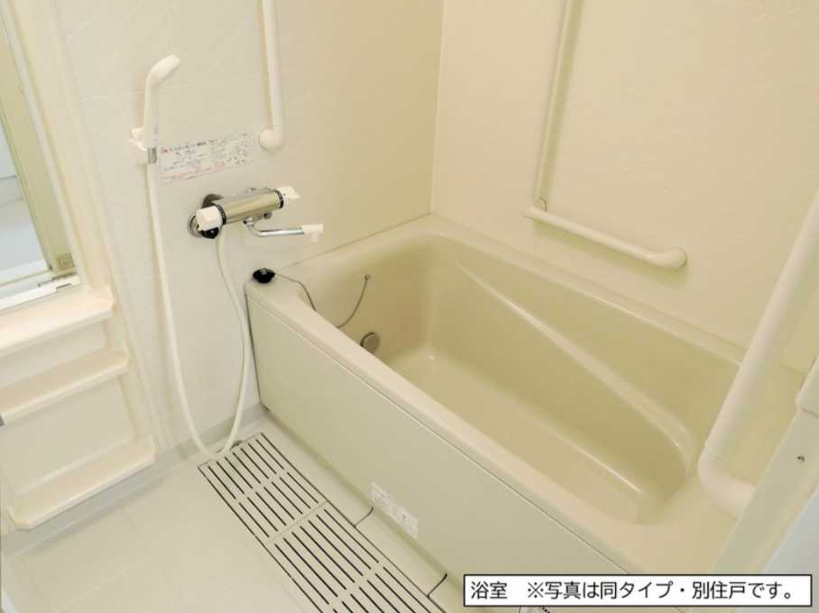 フロール横浜入江町第2の浴室
