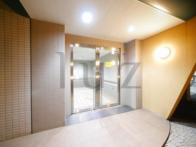 フロール横浜入江町第2のエントランス