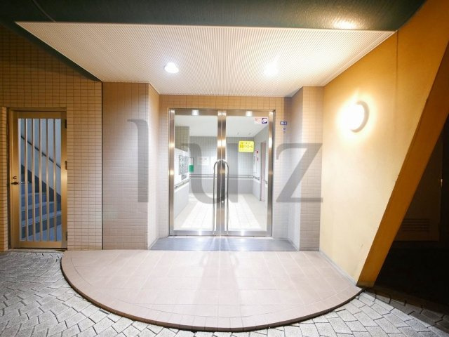 フロール横浜入江町第2のエントランス