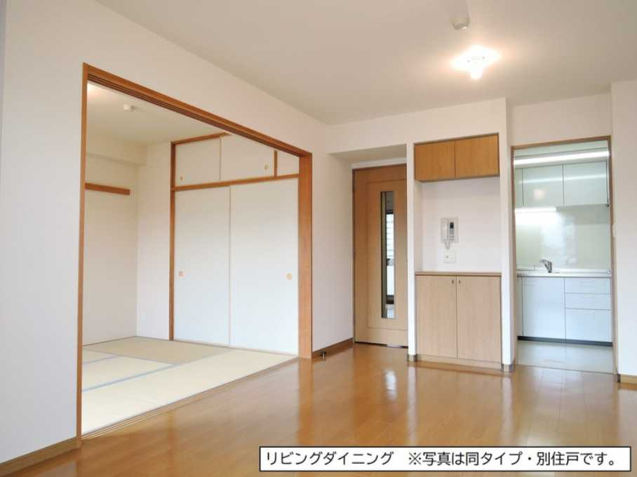 フロール横浜入江町第2の居間・リビング
