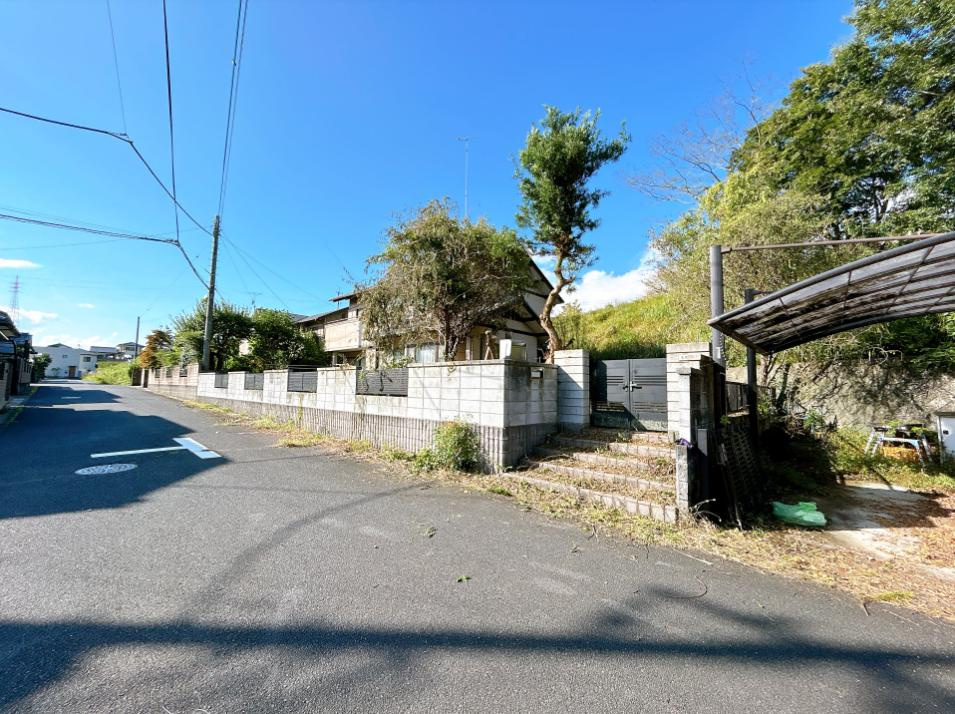 那珂市平野　中古戸建の前面道路含む現地写真