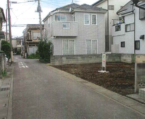 敷地面積31.78坪　売地　川越市古市場の前面道路含む現地写真|敷地面積31.78坪！整形地！線引き前宅地に付き、どなたでも建築可能です！
南西道路４.0ｍ道路、１３ｍ以上接道！お車の出し入れがラクラクです♪