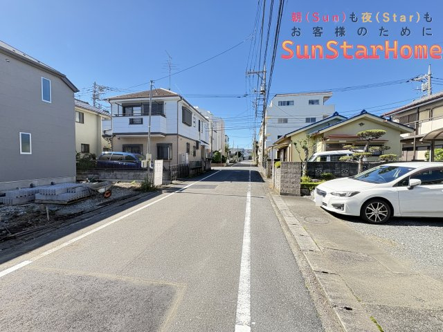 【サンスターホーム】青梅市河辺町6丁目　新築戸建2号棟の前面道路含む現地写真