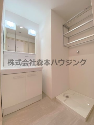 【洗面所】 | 　クリエオーレ雁屋西町 | ゆったりとスペースのある洗面所
