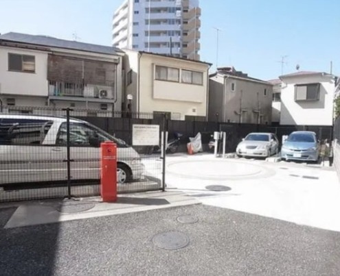 ナイスアーバン新中野の駐車場
