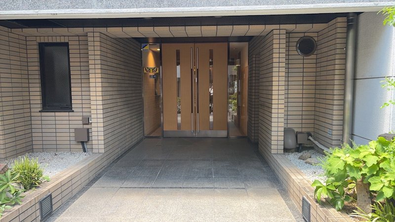 ナイスアーバン新中野のエントランス