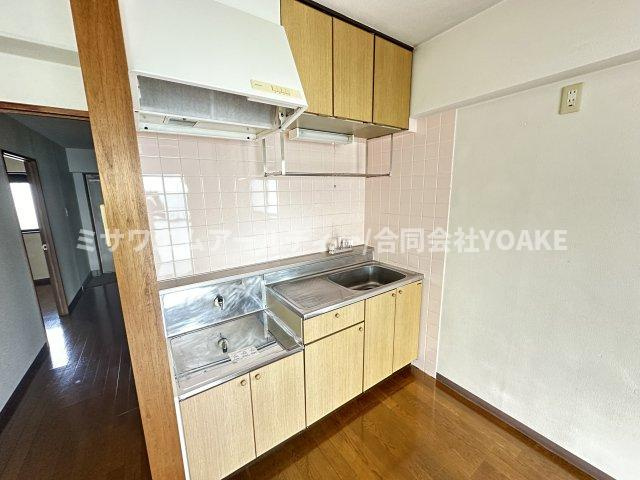 マンションウィズのキッチン|別号室の写真となります。現況優先。