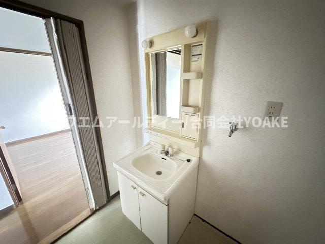 マンションウィズの洗面所|別号室の写真となります。現況優先。