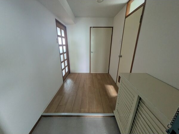加納マンションの玄関