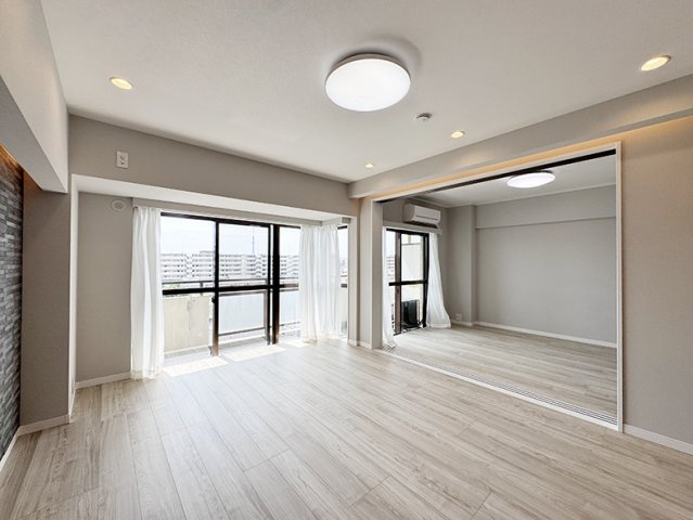 ウッディライフお花茶屋の居間・リビング|ドキドキの新生活も、安心してスタート。ぴったりの住まいを見つけませんか？クランディアが一緒に住まい選びをサポートします‼　まずは、お気軽にお問合せください　＃クランディア
